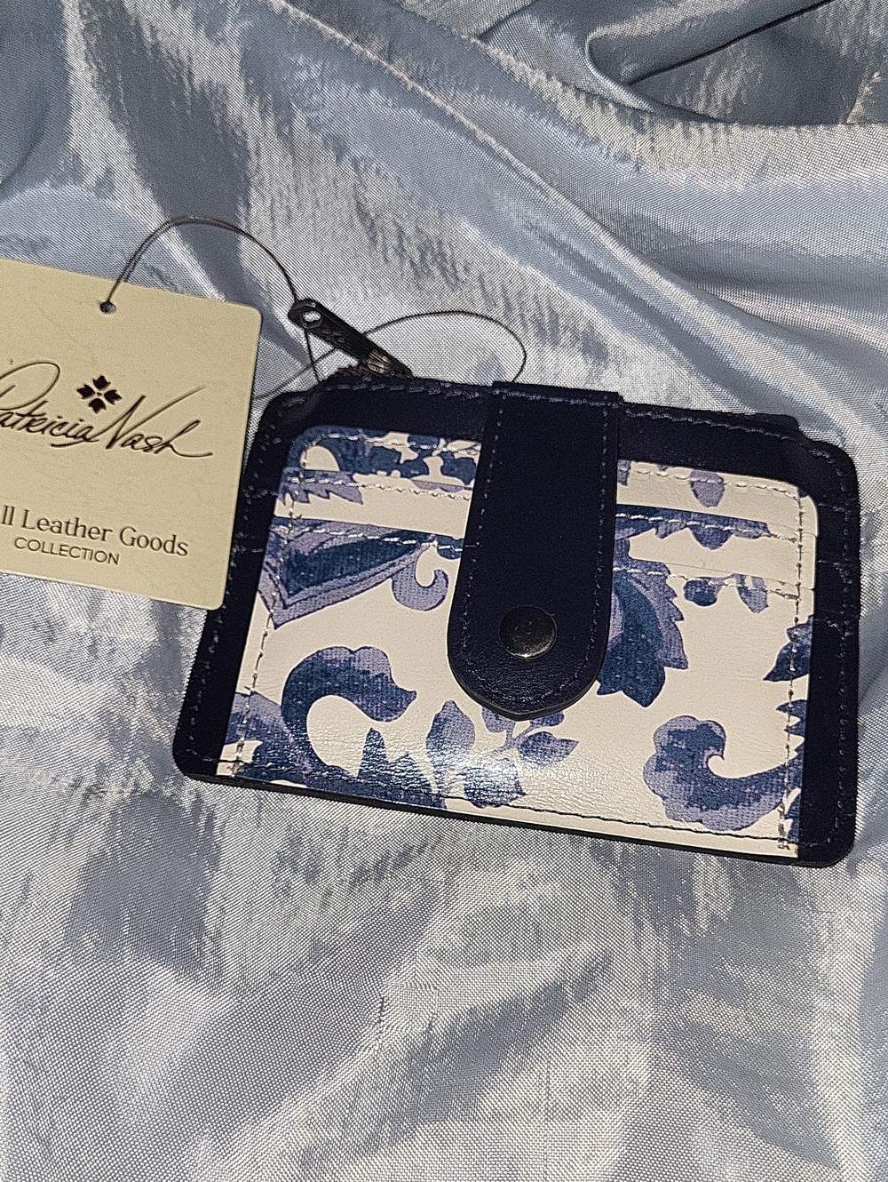 Patricia Nash Cassis Ren Rev Navy and White Floral Card Case HL